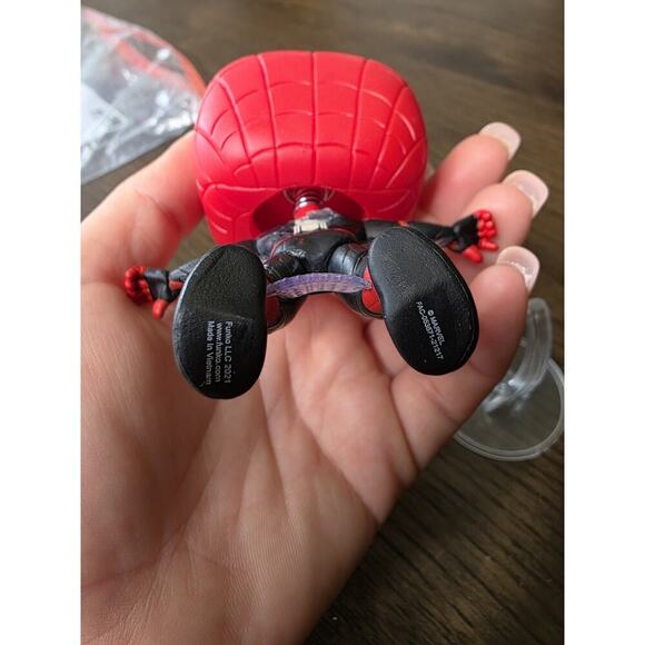 Funko Pop! Vinyl: Marvel - Spider-Man Upgraded Suit #923 OOB - Picture 7 of 13